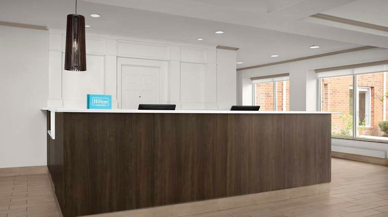 <b>Hilton Garden Inn Hoffman Estates Lobby</b>. Images powered by <a href="https://iceportal.shijigroup.com/" title="IcePortal" target="_blank">IcePortal</a>.