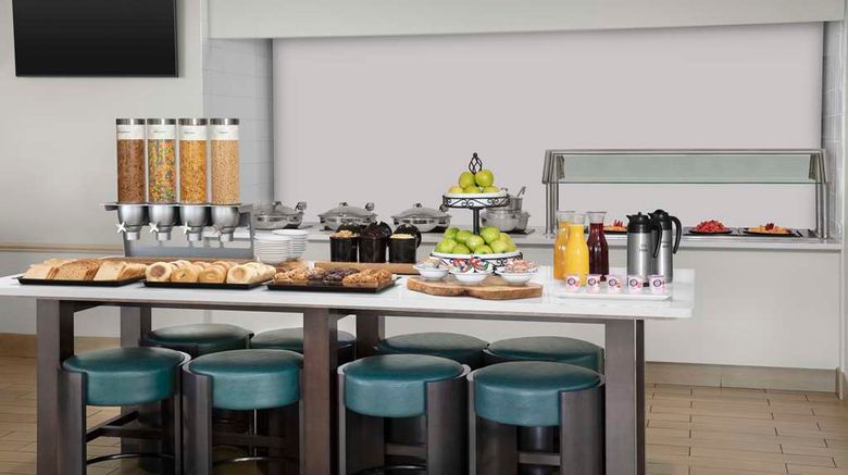 <b>Hilton Garden Inn Hoffman Estates Restaurant</b>. Images powered by <a href="https://iceportal.shijigroup.com/" title="IcePortal" target="_blank">IcePortal</a>.