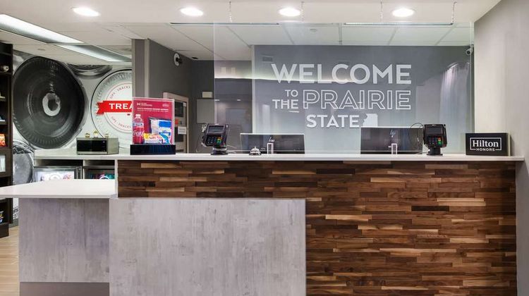 Hampton Inn & Suites Hoffman Estates Lobby