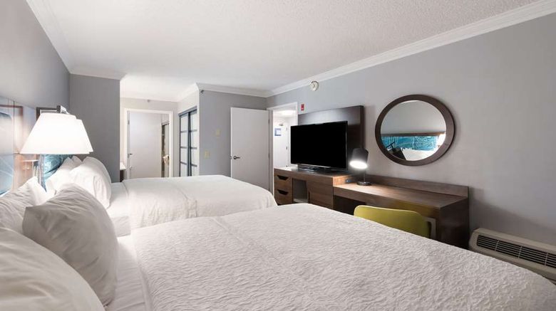<b>Hampton Inn & Suites Hoffman Estates Room</b>. Images powered by <a href="https://iceportal.shijigroup.com/" title="IcePortal" target="_blank">IcePortal</a>.