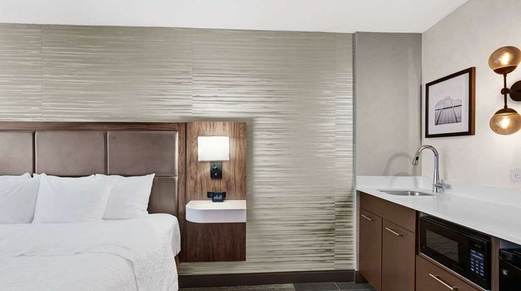 Hampton Inn & Suites Chicago Downtown Room
