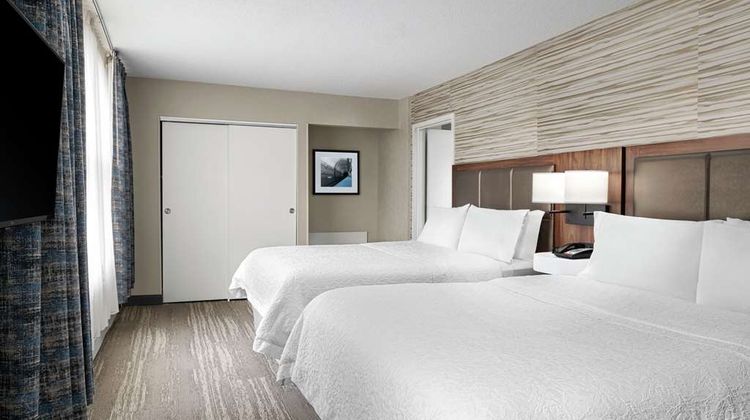Hampton Inn & Suites Chicago Downtown Room