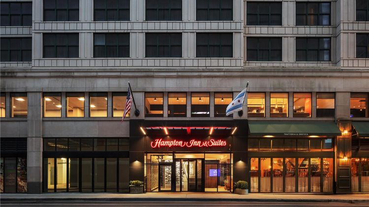 Hampton Inn & Suites Chicago Downtown Exterior