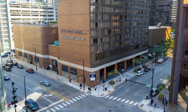 Doubletree Chicago Magnificent Mile Exterior