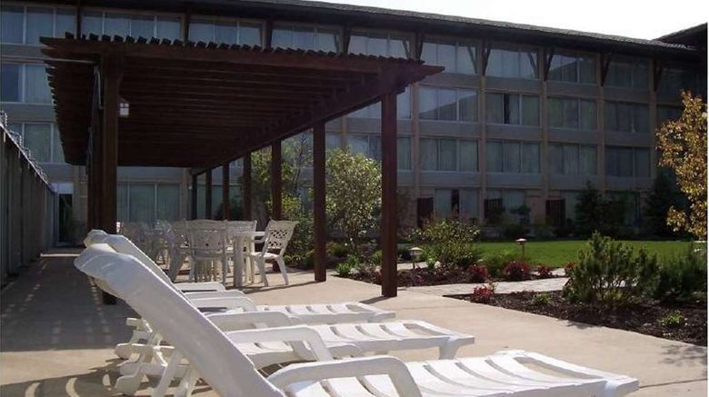 <b>Doubletree Hotel Libertyville-Mundelein Pool</b>. Images powered by <a href="https://iceportal.shijigroup.com/" title="IcePortal" target="_blank">IcePortal</a>.
