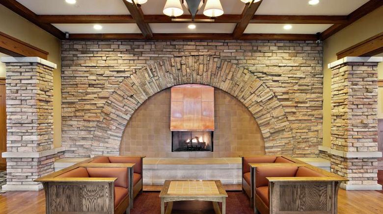 <b>Doubletree Hotel Libertyville-Mundelein Lobby</b>. Images powered by <a href="https://iceportal.shijigroup.com/" title="IcePortal" target="_blank">IcePortal</a>.