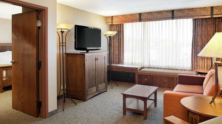 <b>Doubletree Hotel Libertyville-Mundelein Room</b>. Images powered by <a href="https://iceportal.shijigroup.com/" title="IcePortal" target="_blank">IcePortal</a>.