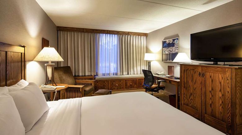 <b>Doubletree Hotel Libertyville-Mundelein Room</b>. Images powered by <a href="https://iceportal.shijigroup.com/" title="IcePortal" target="_blank">IcePortal</a>.