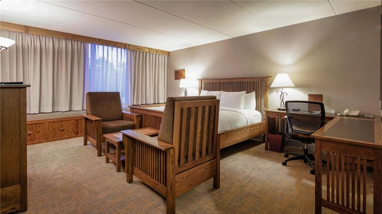 Doubletree Hotel Libertyville-Mundelein Room