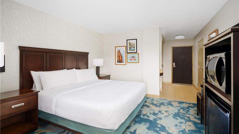 <b>Hampton Inn Chicago-Midway Airport Room</b>. Images powered by <a href="https://iceportal.shijigroup.com/" title="IcePortal" target="_blank">IcePortal</a>.