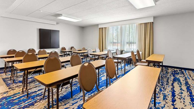 <b>Hampton Inn Naperville Meeting</b>. Images powered by <a href="https://iceportal.shijigroup.com/" title="IcePortal" target="_blank">IcePortal</a>.