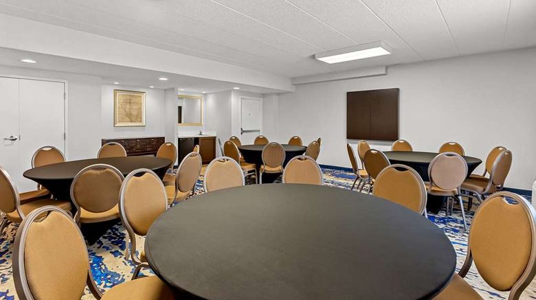 <b>Hampton Inn Naperville Meeting</b>. Images powered by <a href="https://iceportal.shijigroup.com/" title="IcePortal" target="_blank">IcePortal</a>.