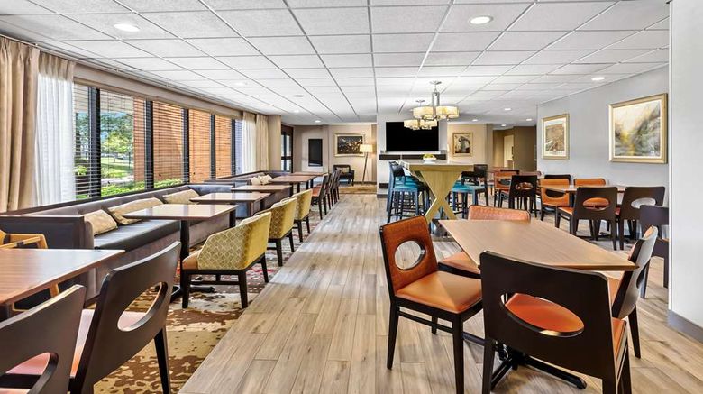 <b>Hampton Inn Naperville Restaurant</b>. Images powered by <a href="https://iceportal.shijigroup.com/" title="IcePortal" target="_blank">IcePortal</a>.