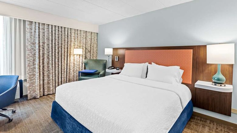<b>Hampton Inn Naperville Room</b>. Images powered by <a href="https://iceportal.shijigroup.com/" title="IcePortal" target="_blank">IcePortal</a>.