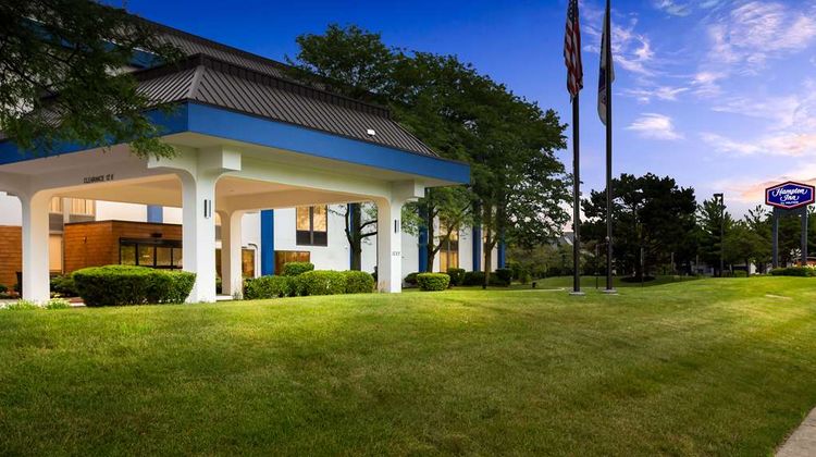Hampton Inn Naperville Exterior