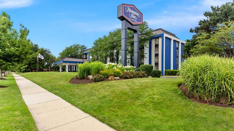 Hampton Inn Naperville Exterior