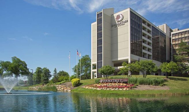 Doubletree by Hilton Chicago - Oak Brook Exterior