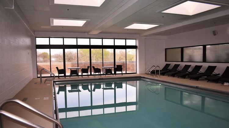 Doubletree by Hilton Chicago - Oak Brook Pool
