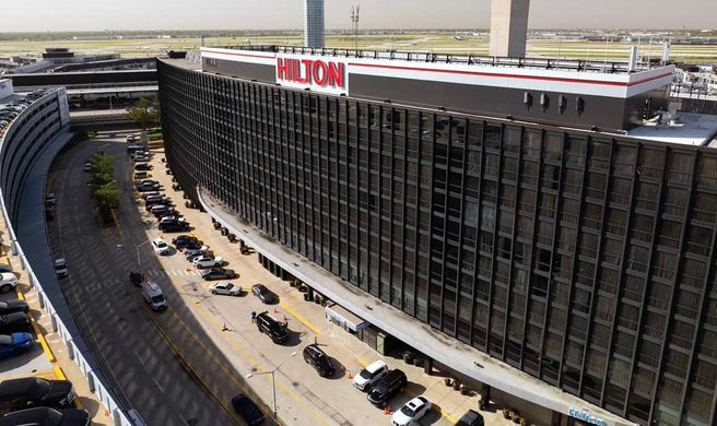 Hilton Chicago O'Hare Airport Exterior