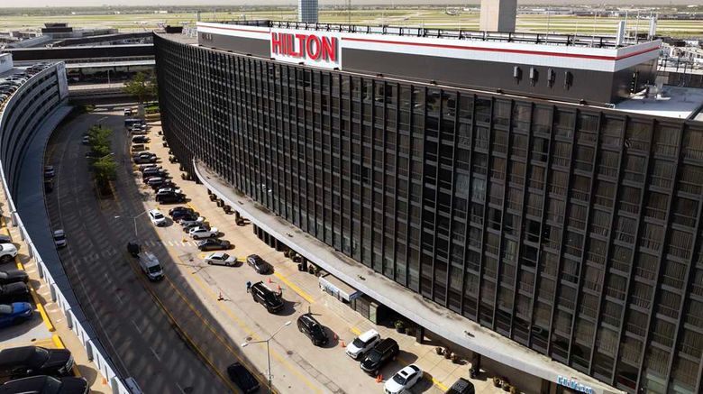 <b>Hilton Chicago O'Hare Airport Exterior</b>. Images powered by <a href="https://iceportal.shijigroup.com/" title="IcePortal" target="_blank">IcePortal</a>.
