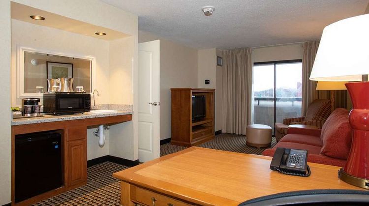 Hilton Chicago/Oak Brook Suites Room