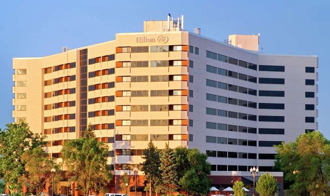 Hilton Chicago/Oak Brook Suites Exterior