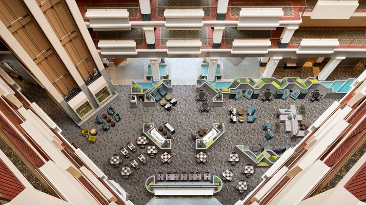 Hilton Chicago/Oak Brook Suites Lobby