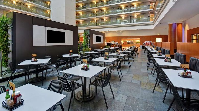 <b>Embassy Suites Downtown Magnificent Mile Restaurant</b>. Images powered by <a href="https://iceportal.shijigroup.com/" title="IcePortal" target="_blank">IcePortal</a>.
