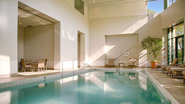 <b>Embassy Suites Chicago O'Hare/Rosemont Pool</b>. Images powered by <a href="https://iceportal.shijigroup.com/" title="IcePortal" target="_blank">IcePortal</a>.