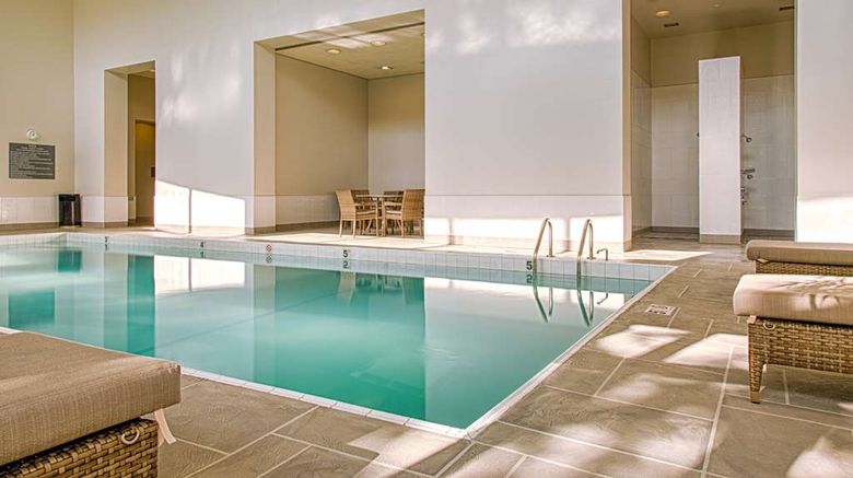 <b>Embassy Suites Chicago O'Hare/Rosemont Pool</b>. Images powered by <a href="https://iceportal.shijigroup.com/" title="IcePortal" target="_blank">IcePortal</a>.