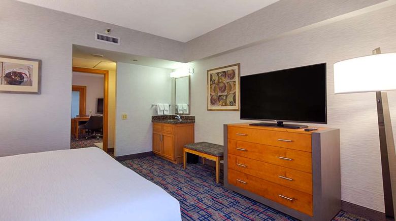 <b>Embassy Suites Chicago O'Hare/Rosemont Room</b>. Images powered by <a href="https://iceportal.shijigroup.com/" title="IcePortal" target="_blank">IcePortal</a>.