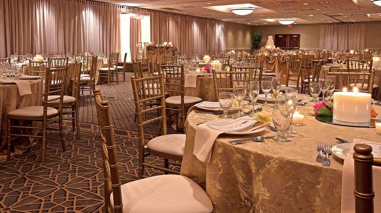 <b>Embassy Suites Restaurant</b>. Images powered by <a href="https://iceportal.shijigroup.com/" title="IcePortal" target="_blank">IcePortal</a>.