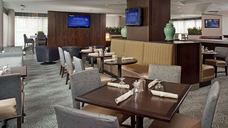 <b>Doubletree Hotel Chicago/Schaumburg Restaurant</b>. Images powered by <a href="https://iceportal.shijigroup.com/" title="IcePortal" target="_blank">IcePortal</a>.