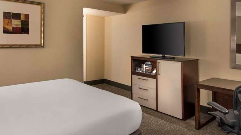 <b>Doubletree Hotel Chicago/Schaumburg Room</b>. Images powered by <a href="https://iceportal.shijigroup.com/" title="IcePortal" target="_blank">IcePortal</a>.