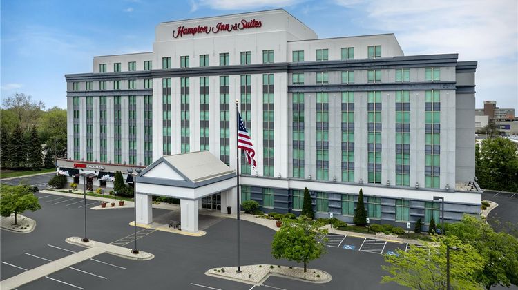 Hampton Inn & Suites Chicago North Shore Exterior