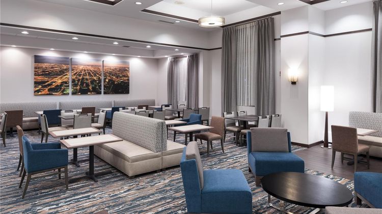 Hampton Inn & Suites Chicago North Shore Lobby