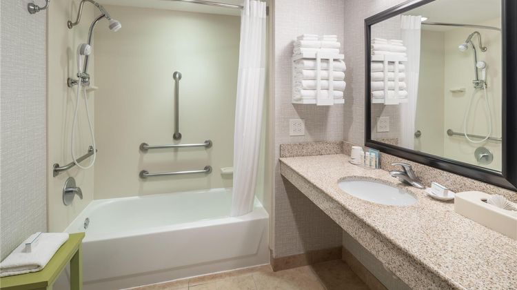 Hampton Inn & Suites Chicago North Shore Room