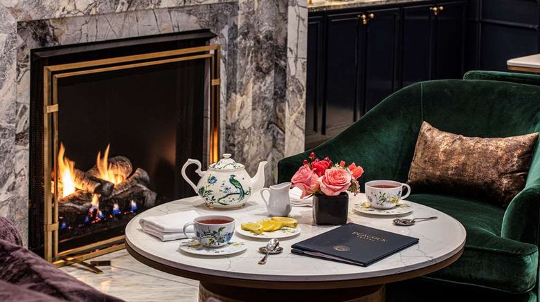 <b>Waldorf Astoria Chicago Restaurant</b>. Images powered by <a href="https://iceportal.shijigroup.com/" title="IcePortal" target="_blank">IcePortal</a>.