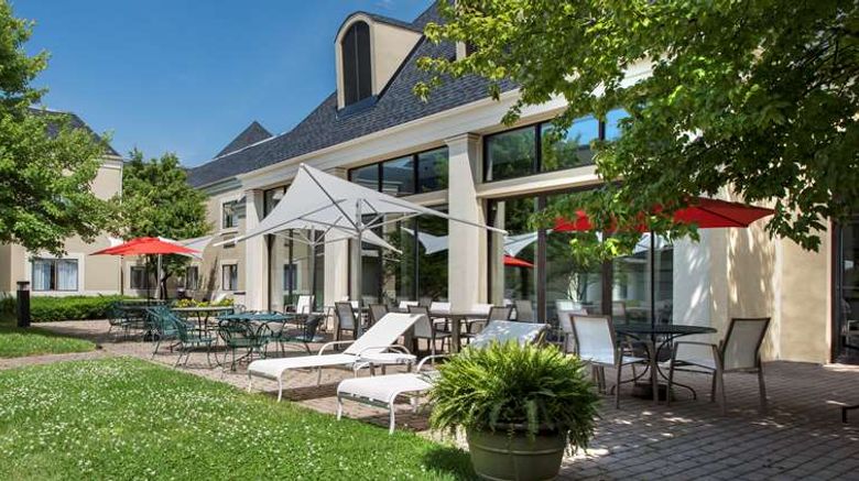 <b>Doubletree Hotel Wood Dale/Elk Grove Exterior</b>. Images powered by <a href="https://iceportal.shijigroup.com/" title="IcePortal" target="_blank">IcePortal</a>.