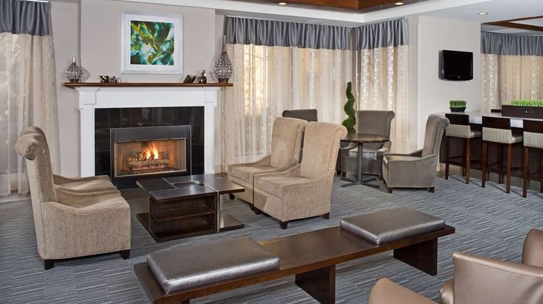 <b>Doubletree Hotel Wood Dale/Elk Grove Lobby</b>. Images powered by <a href="https://iceportal.shijigroup.com/" title="IcePortal" target="_blank">IcePortal</a>.