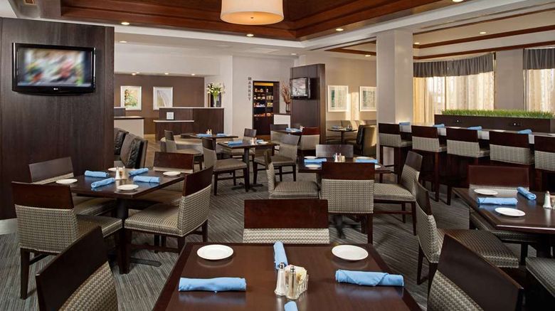 <b>Doubletree Hotel Wood Dale/Elk Grove Restaurant</b>. Images powered by <a href="https://iceportal.shijigroup.com/" title="IcePortal" target="_blank">IcePortal</a>.