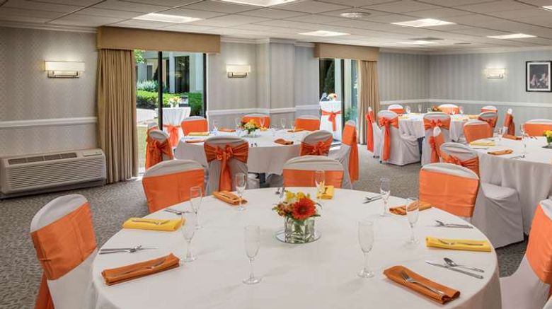 <b>Doubletree Hotel Wood Dale/Elk Grove Meeting</b>. Images powered by <a href="https://iceportal.shijigroup.com/" title="IcePortal" target="_blank">IcePortal</a>.