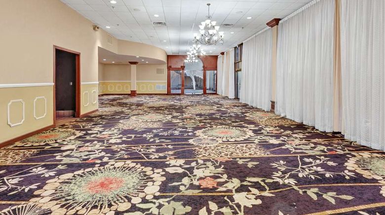 <b>Doubletree Hotel Charlottesville Lobby</b>. Images powered by <a href="https://iceportal.shijigroup.com/" title="IcePortal" target="_blank">IcePortal</a>.