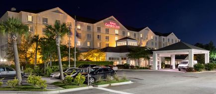 Hilton Garden Inn Airport Exterior