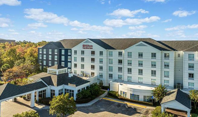 Hilton Garden Inn Airport Exterior