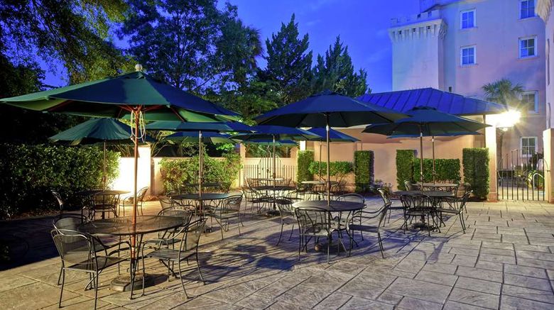 <b>Embassy Suites Hotel Historic District Pool</b>. Images powered by <a href="https://iceportal.shijigroup.com/" title="IcePortal" target="_blank">IcePortal</a>.