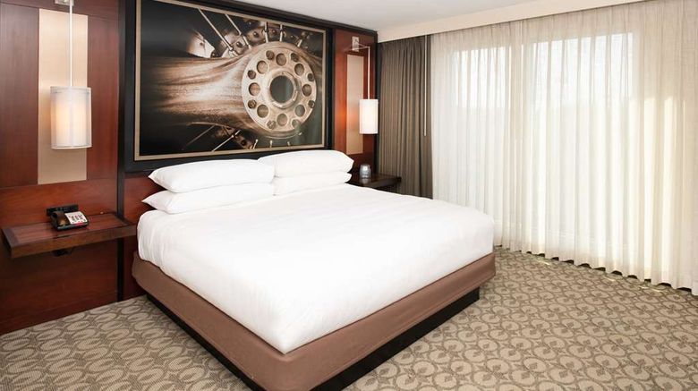 <b>Doubletree Hotel & Stes Charleston Arpt Room</b>. Images powered by <a href="https://iceportal.shijigroup.com/" title="IcePortal" target="_blank">IcePortal</a>.