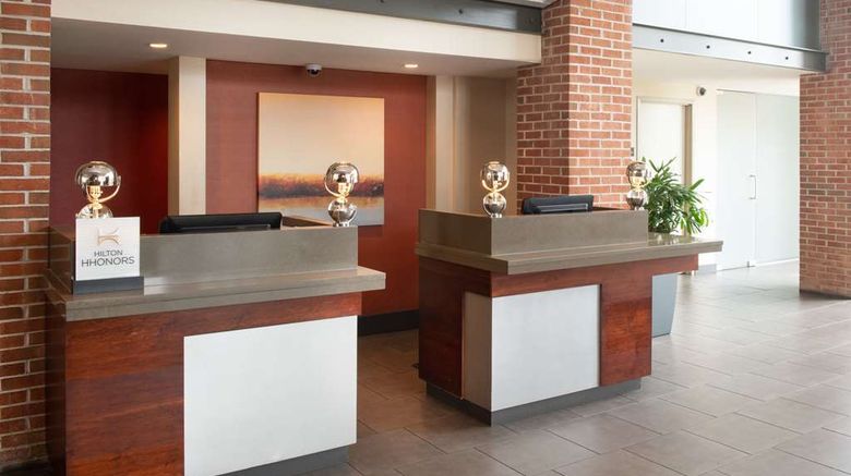 <b>Doubletree Hotel & Stes Charleston Arpt Lobby</b>. Images powered by <a href="https://iceportal.shijigroup.com/" title="IcePortal" target="_blank">IcePortal</a>.
