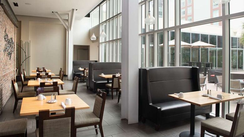 <b>Doubletree Hotel & Stes Charleston Arpt Restaurant</b>. Images powered by <a href="https://iceportal.shijigroup.com/" title="IcePortal" target="_blank">IcePortal</a>.
