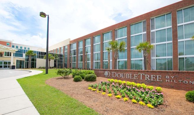 Doubletree Hotel & Stes Charleston Arpt Exterior
